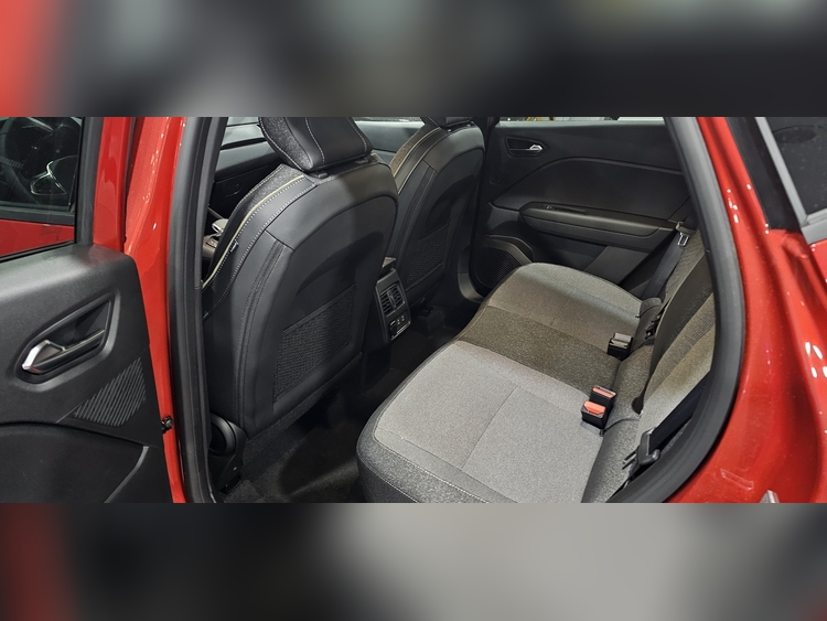 Renault Captur E- TECH TECNO 145CV foto 15