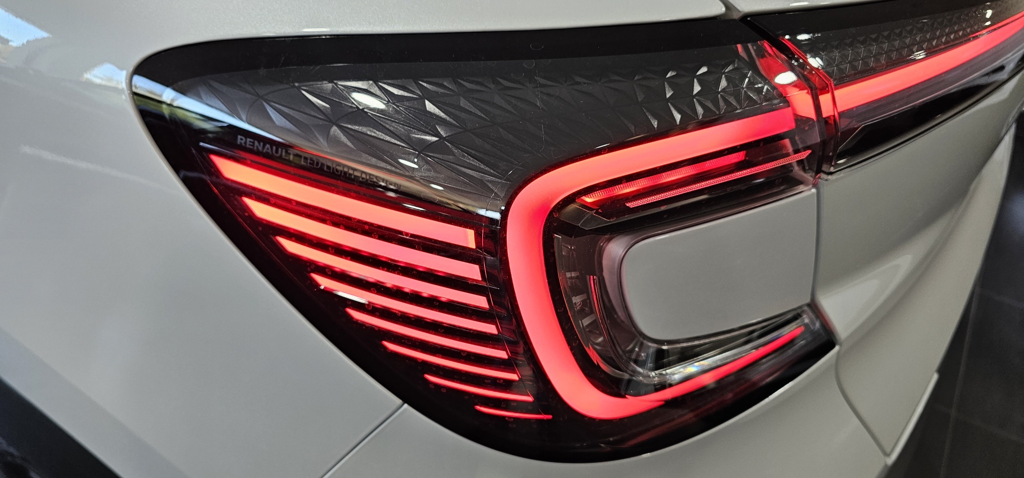 Renault Captur TECHNO E-TECH 117KW 160CV miniatura 27